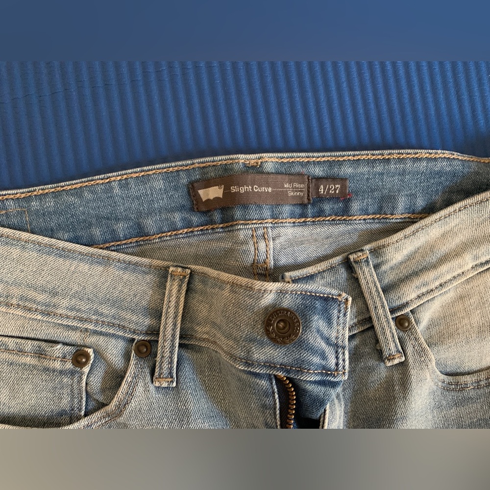 Levi’s Women’s Slight Curve Jeans